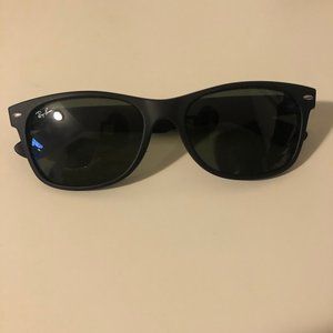 Ray-Ban Wayfarer Classic Sunglasses